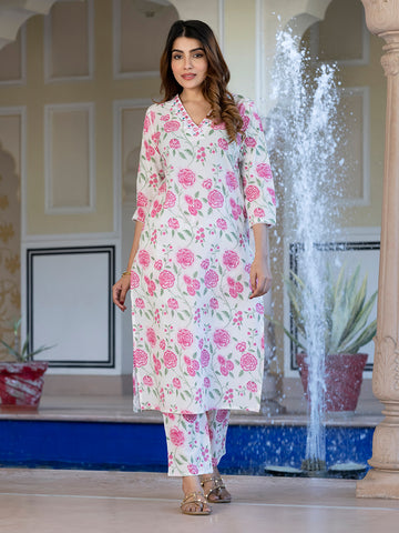 Orni Fashion Peach And White Floral print Straight Kurta set